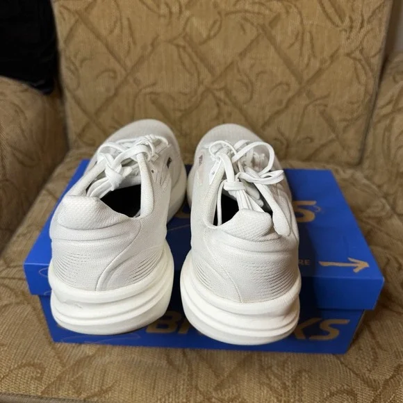 Brooks Womens Revel 8 Size 10.5 D Wide Sneakers White Chateau Gray Shoes EUC! - Picture 6 of 9